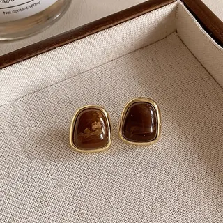 Vintage Coffee Geometric Square Stud Earrings, 18K Gold Plated Alloy with Pearl, French Chic Cushion Earrings 1.7cm Pair