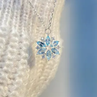 Christmas Snowflake Necklace for Women, Blue Gemstone Marquise Pendant, Alloy Collarbone Chain 40+5cm Adjustable, Sparkling Holiday Gift Jewelry