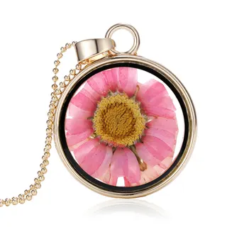 Vintage Dried Flower Necklace - Round Glass Preserved Chrysanthemum Pendant, Gold-Plated Alloy Chain, Natural Botanical Jewelry Gift for Her