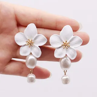 French Vintage White Flower Earrings, Enamel 5-Petal Blossom with Pearl Drop Dangle, 18K Gold Plated Alloy, Elegant Wedding & Daily Jewelry