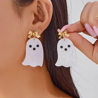 Cute Ghost Bow Acrylic Earrings - White Cartoon Dangle Earrings with Gold Bow, Lightweight Halloween Party Jewelry, 5x2.8cm, Pair