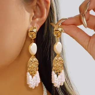 Boho Shell Tassel Earrings Gold Geometric Dangle Earrings 18K Gold Plated Alloy Acrylic Shell Drop Earrings for Beach Wedding Party 6.7x4.3cm