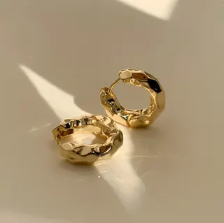 Irregular Liquid-Twist Hoop Earrings, 18K Gold Plated Alloy, Mirror Polished Geometric Hoops, Minimalist French Vintage Statement Earrings for Women (Pair, 2cm)