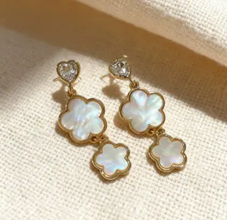 Vintage Four Leaf Clover Shell Drop Earrings, Gold Plated Heart Zircon Petal Dangle Earrings for Women, Lightweight Lucky Flower Ear Jewelry