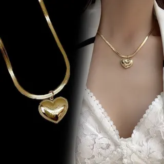 Love Heart Pendant Necklace for Women, 18K Gold Plated Stainless Steel Snake Chain Choker, Hypoallergenic Gold Clavicle Chain 40+5cm Adjustable
