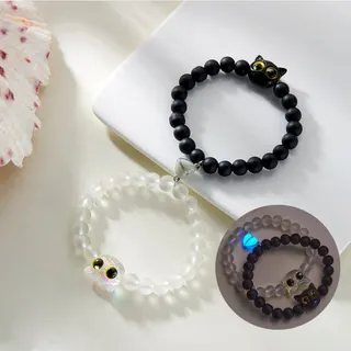 Glow-in-the-Dark Cat Couple Bracelet, Blue-Eye Resin Cat Head Beaded Bracelet with Alloy & Stone Beads, Magnetic Clasp, Elastic 18cm, Black & White Matching Pair