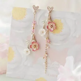 Asymmetric Cherry Blossom Heart Drop Earrings, 18K Gold Plated Alloy with Rhinestone & Enamel Flowers, Long Tassel Dangle Earrings for Women, 6.5cm, Pair