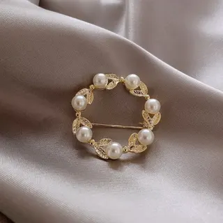 Pearl Brooch Pin for Women - Geometric Round Hollow Leaf Design, Alloy with Rhinestone Accent, Elegant Lapel Brooch for Blazer Blouse Scarf, 3.2cm