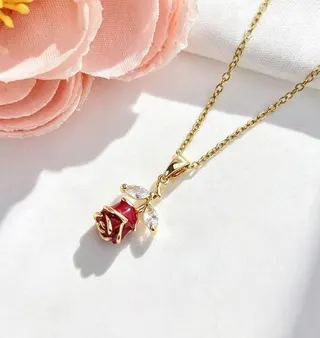 Red Rose Necklace for Women, Vintage Floral Pendant Clavicle Chain, 18K Gold Plated Zinc Alloy with Rhinestone, Adjustable 40+5cm, Gift for Her