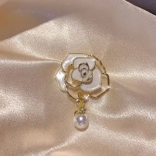 Camellia Brooch for Women, Elegant Pearl Drop Flower Pin, 18K Gold Plated Alloy, Wedding Bridal Blazer Lapel Brooch, White 5cm