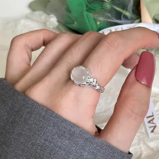 White Cat's Eye Stone Adjustable Ring, Vintage Hammered Silver Alloy Ring, Elegant Open Band Finger Ring for Women