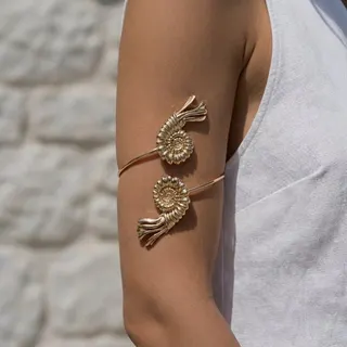 Gold Conch Shell Cuff Bracelet Adjustable Open Bangle Beach Boho Arm Cuff 18K Gold Plated Alloy Summer Jewelry