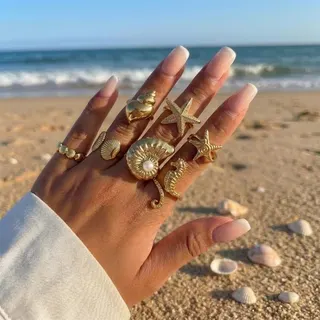 Ocean Themed Ring Set of 7 - Gold Alloy Starfish Seahorse Shell Conch Rings, Boho Vintage Stackable Beach Jewelry for Women, Wedding Bridesmaid & Vacation Accessories