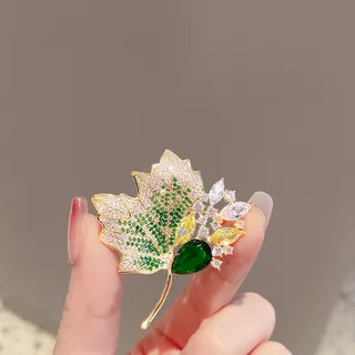 Vintage Maple Leaf Brooch for Women, Hollow Crystal Zircon Pin, 18K Gold Plated Alloy, Green Gemstone Accent, Elegant Fall Winter Coat & Blazer Accessory
