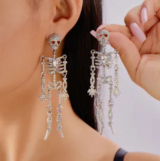Halloween Skull Earrings Rhinestone Gothic Punk Long Tassel Dangle Earrings Alloy Iridescent Micro-Paved Dark Cos Party Jewelry 10cm