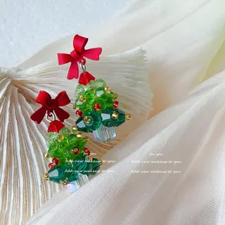 Red Bow Christmas Tree Earrings, Acrylic Beaded Dangle Earrings, Green Festive Holiday Jewelry Gift, 3.5x1.7cm, Pair