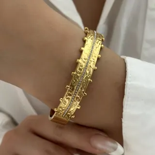 Vintage Hammered Gold Cuff Bracelet with Zirconia Stones, Open Adjustable Stainless Steel Bangle, 18K Gold Plated Tarnish-Free Jewelry for Women