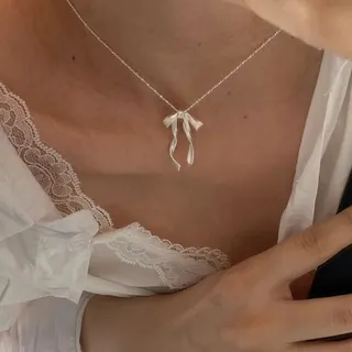 French Vintage Ribbon Bow Necklace, Alloy Gold-Plated Clavicle Chain, 3D Silk Bow Pendant with 40cm+5cm Adjustable Chain, Elegant Jewelry for Women