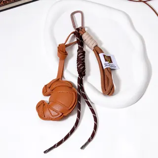 Croissant Bag Charm Autumn Maillard Style Keychain, PU Leather Croissant Pendant with Alloy Carabiner & Woven Cord, Cute Food-Shaped Bag Accessory Gift, 22cm